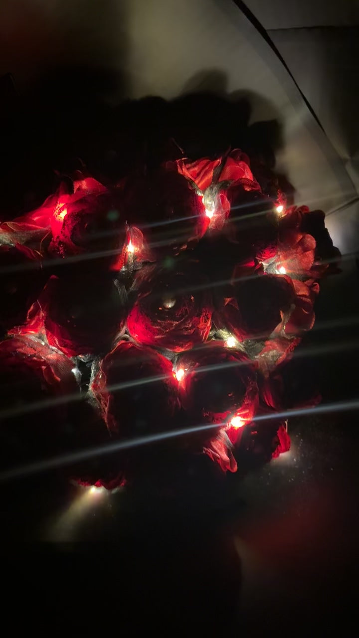 RED CLASSIC BOUQUET WITH FAIRY LIGHTS