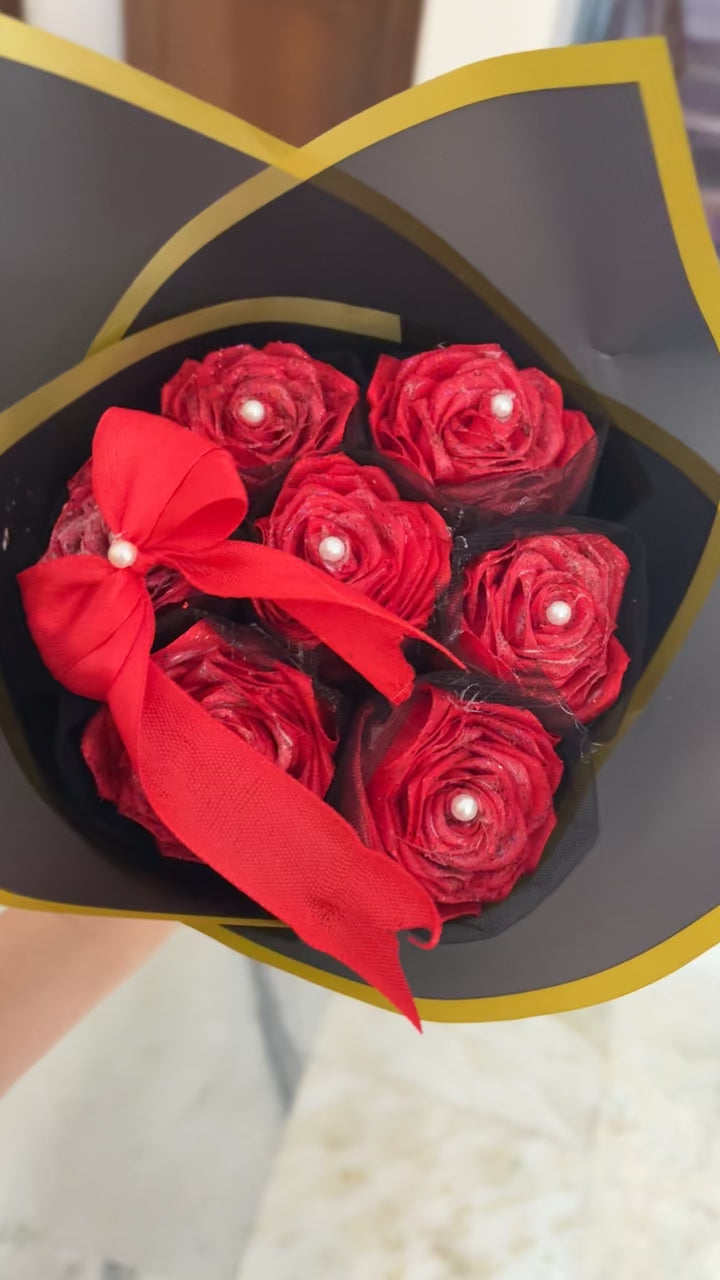 RED MINI BOUQUET(WRAPPED IN BLACK)