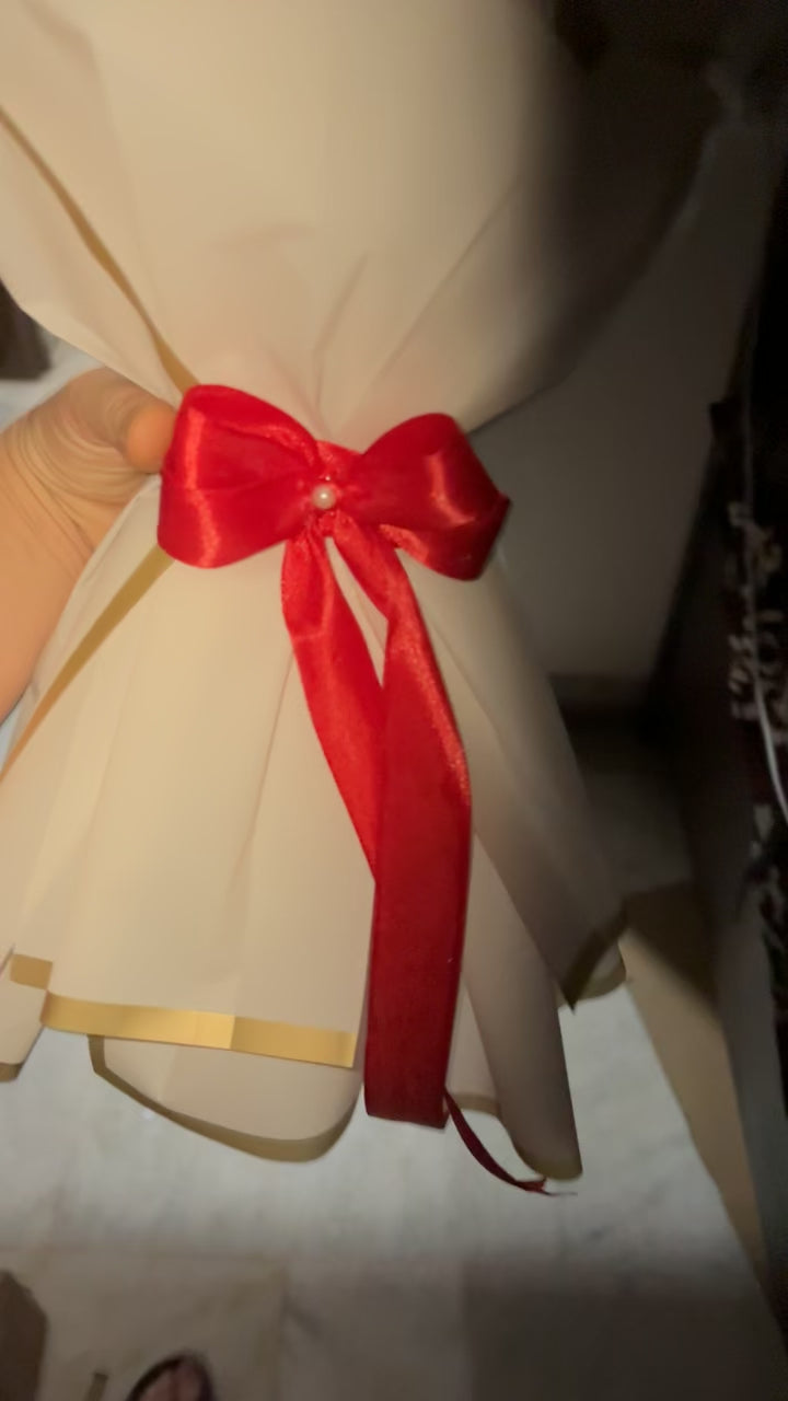 RED ( WRAPPED WITH WHITE ) MINI BOUQUET